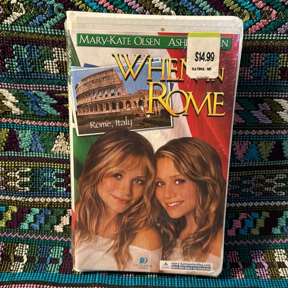 When in Rome VHS 📼 Unopened, in original plastic seal. Mary-Kate & Ashley Olsen - Picture 6 of 6
